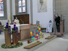 Bischof Dr. Michael Gerber besucht St. Crescentius (Foto: Karl-Franz Thiede)